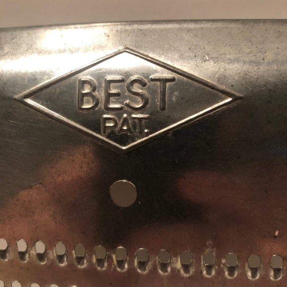 Three vintage ‘BEST’ shredders, made in Canada these are in great used shape. - Picture 6 of 8